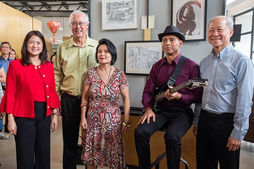 Image of ESM Goh and guests at the art faculty