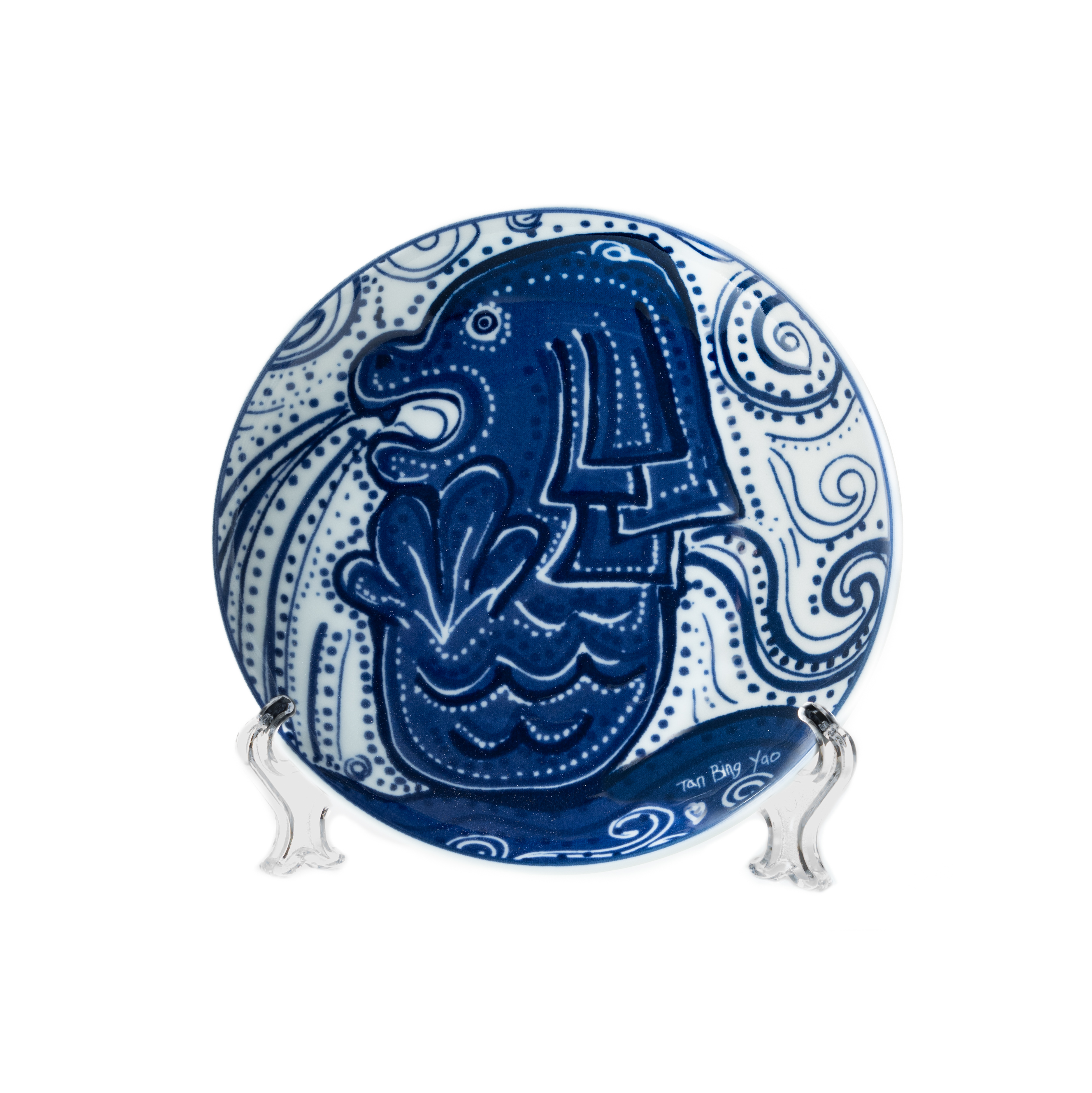 A white and blue porcelain plate with a hand-drawn Merlion design.