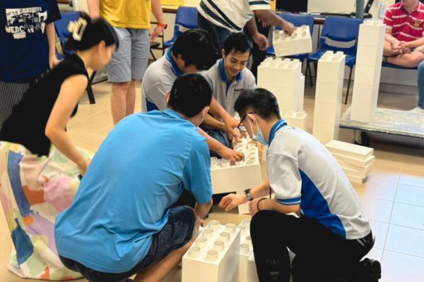 Trainees from MINDS building booth for i'mable Gift Market 2024