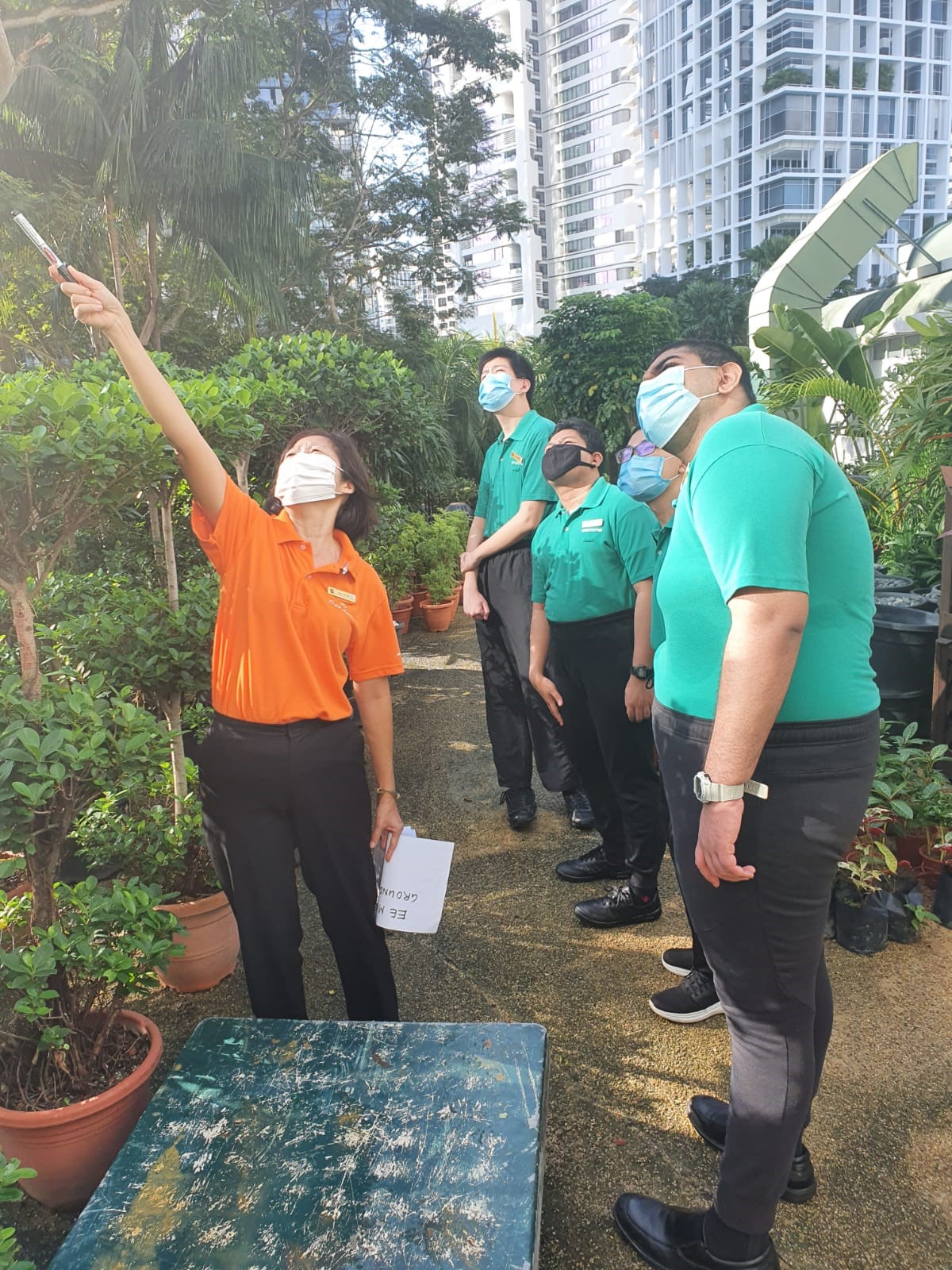 (Above) Shangri-La Singapore’s Ms Sim Ee Min, Service Manager – Gardens and Landscaping, together with interns from SG Enable’s School-to-Work Transition Programme