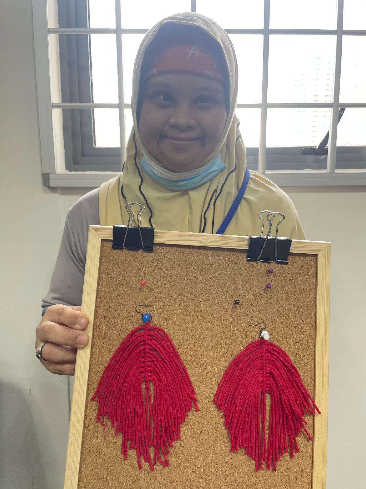 bd3 an individual posing with her completed artwork