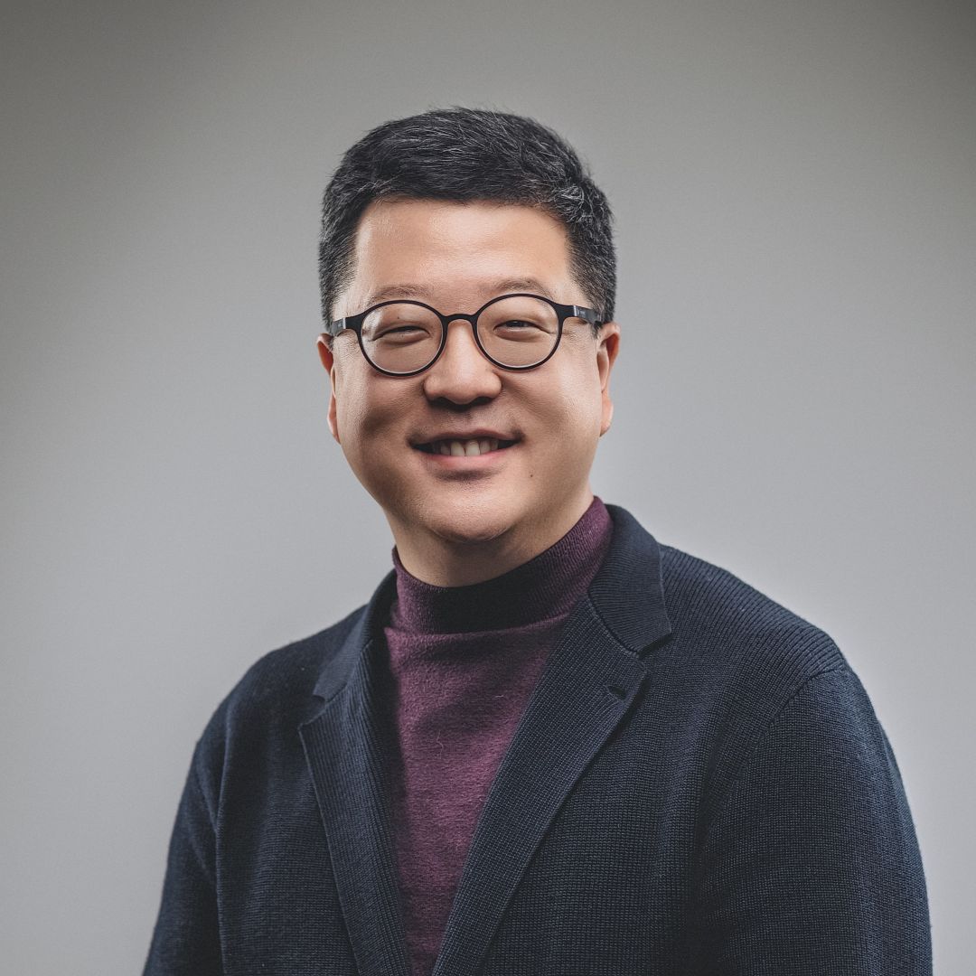 Headshot of Mr Jung-Suk Ryu, Founding President and CEO at National accessArts Centre (Canada)