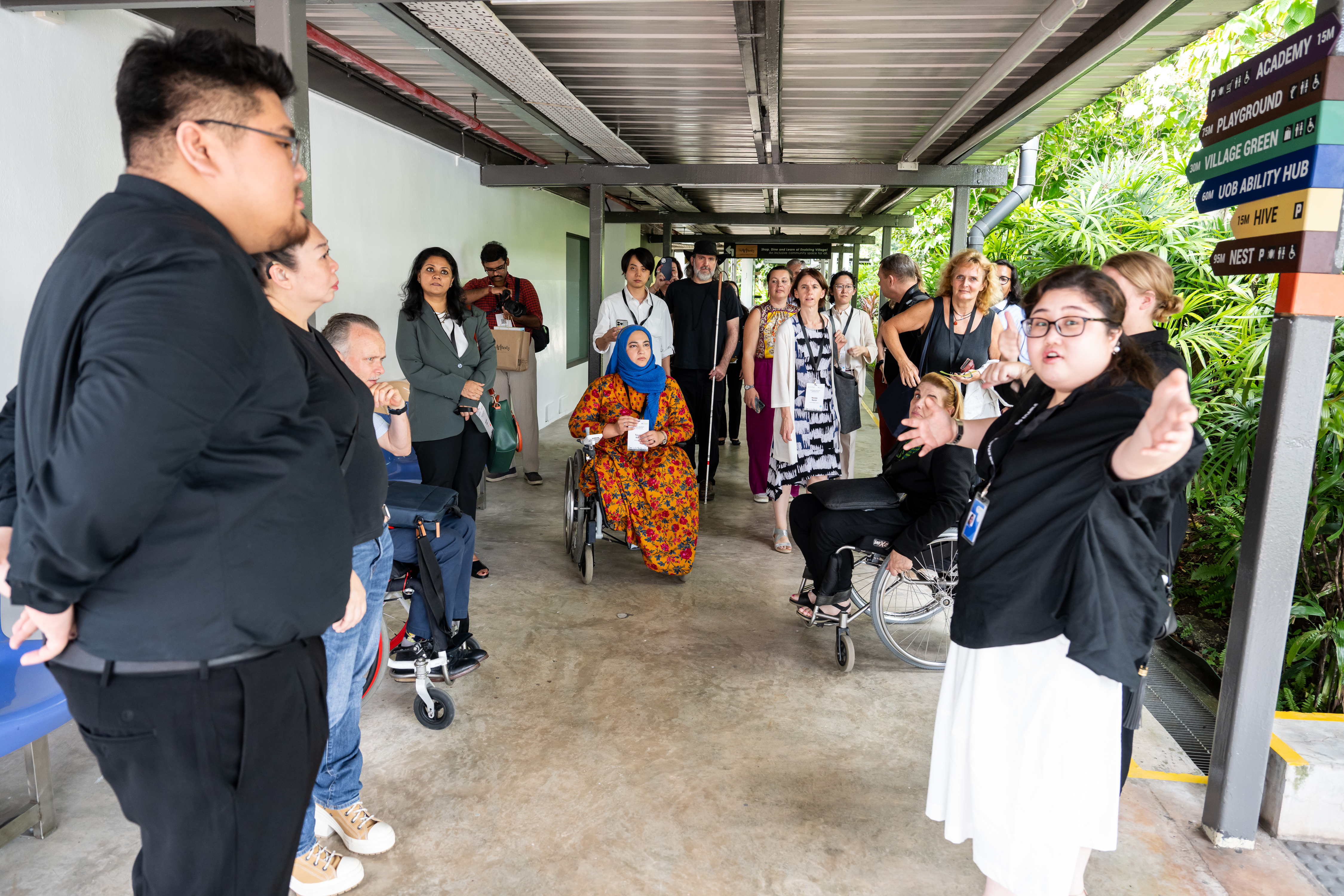 ParticipantswalkingtoVista
