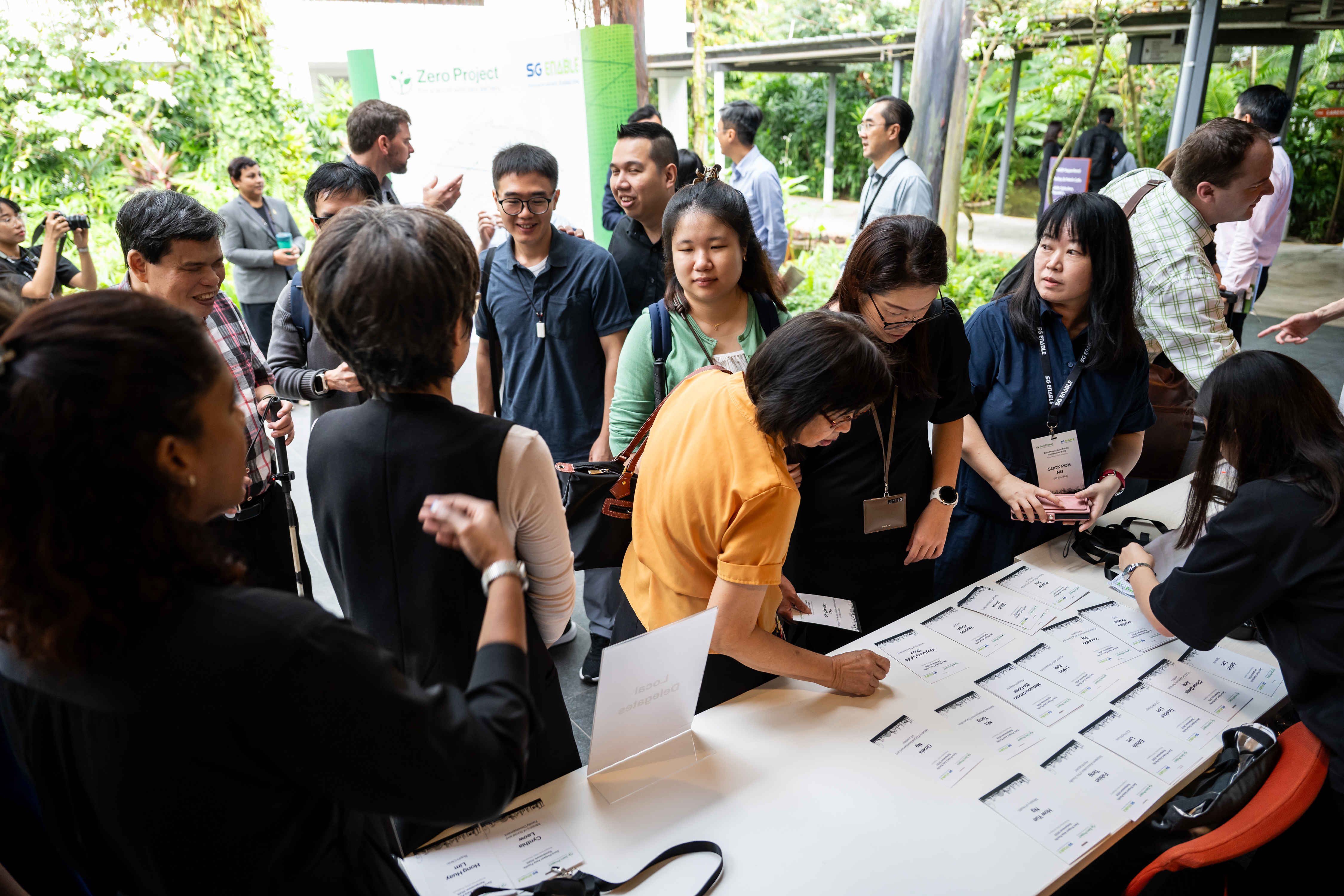 Participantsregisteringattheregistrationbooth
