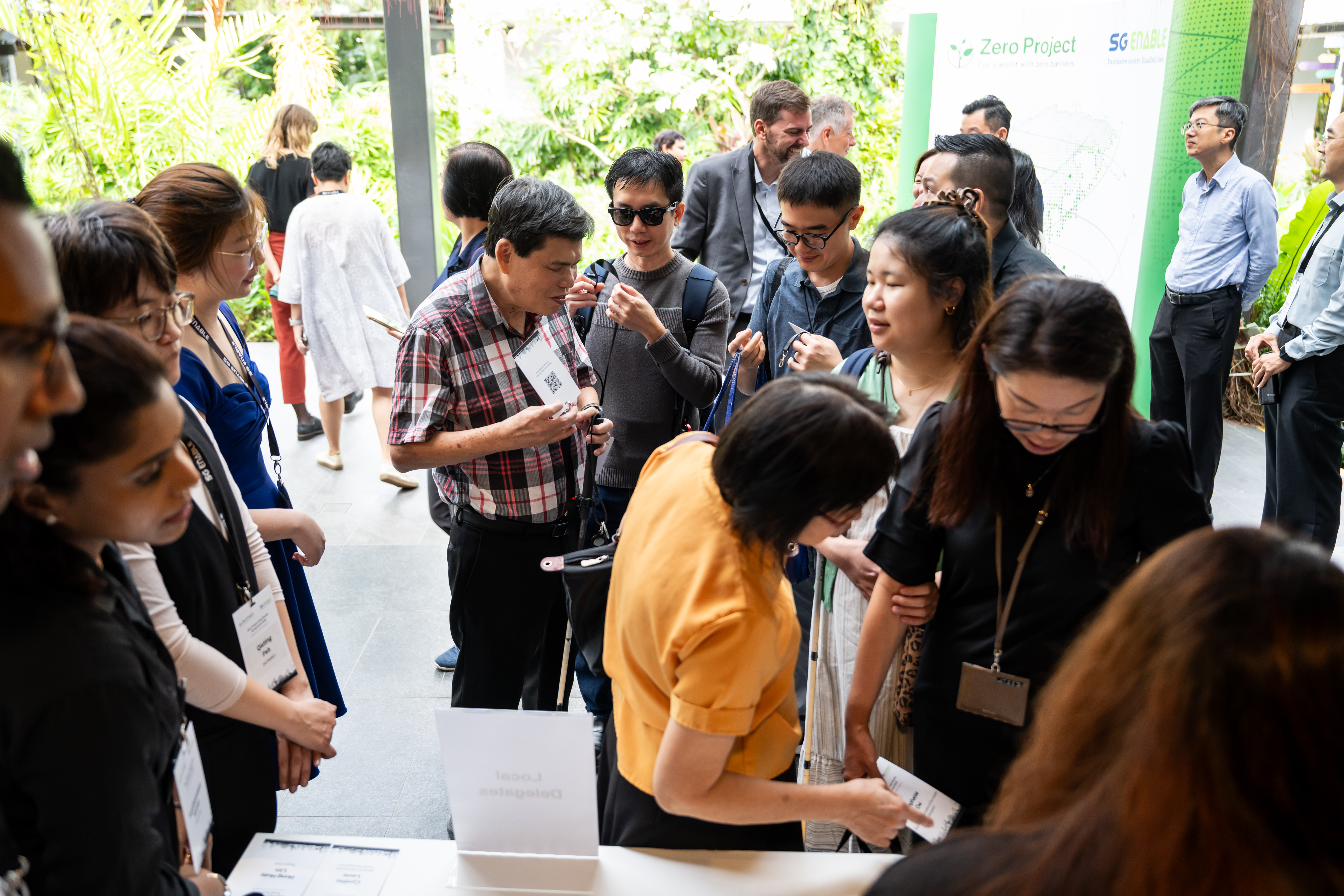 Participantsregisteringattheregistrationbooth